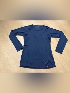 Patagonia Navy Long-Sleeve size xsmall lightweight capilene shirt women’s